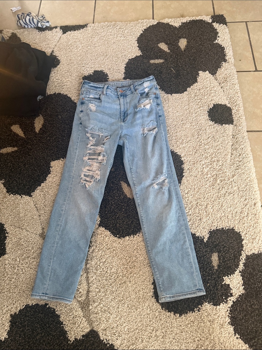 American Eagle Outfitters Light Blue Distressed Boyfriend Jeans